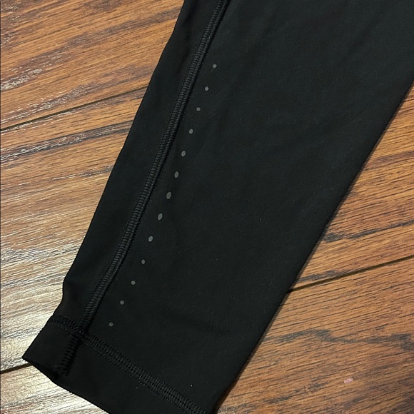 lululemon Jet Black Leggings size 6. 28 inch inseam. - Picture 2 of 7